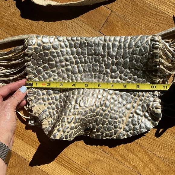 Mara Scalise Metallic Leather Fringe bag - Picture 14 of 14